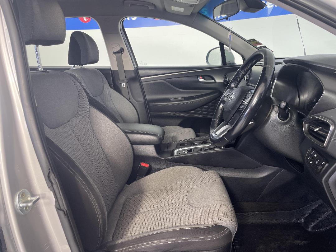 Photo '16' of Hyundai Santa FE