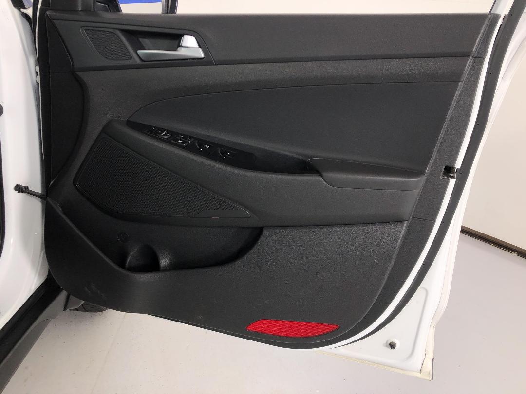 Photo '15' of Hyundai Tucson Photo '15' of Hyundai Tucson