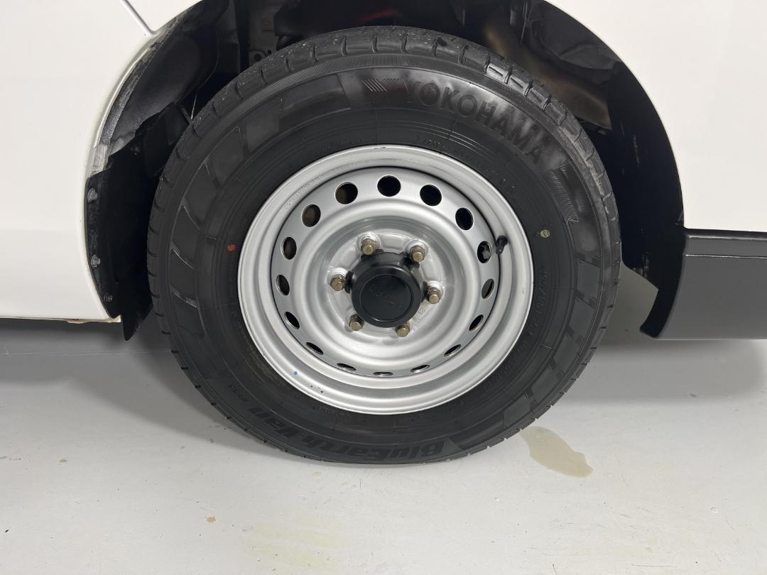 Photo '9' of Isuzu Como