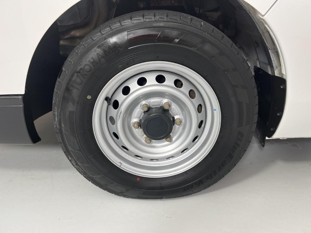 Photo '10' of Isuzu Como