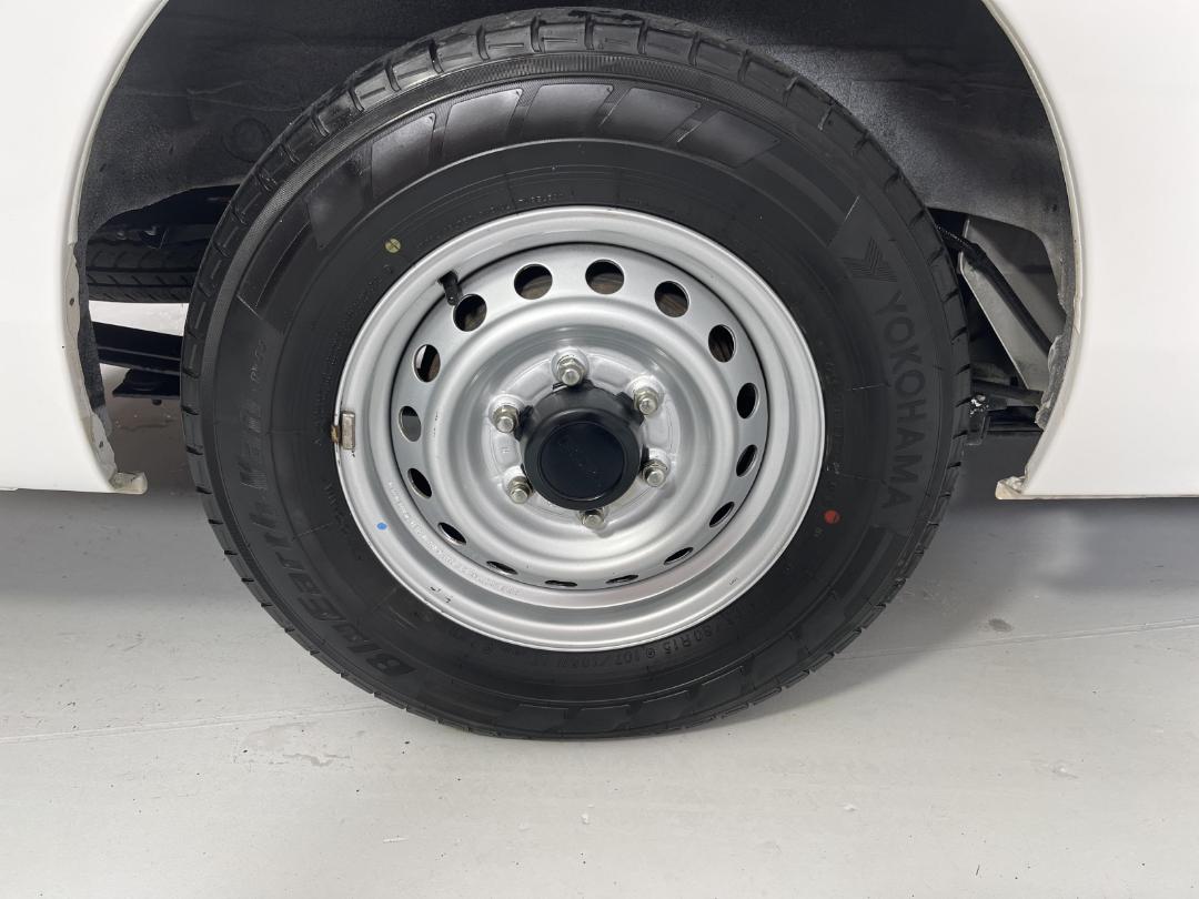 Photo '12' of Isuzu Como