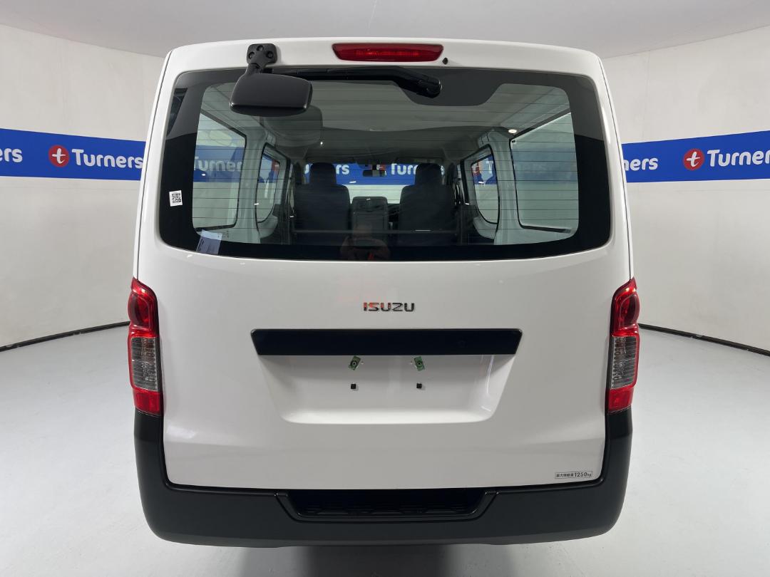 Photo '6' of Isuzu Como