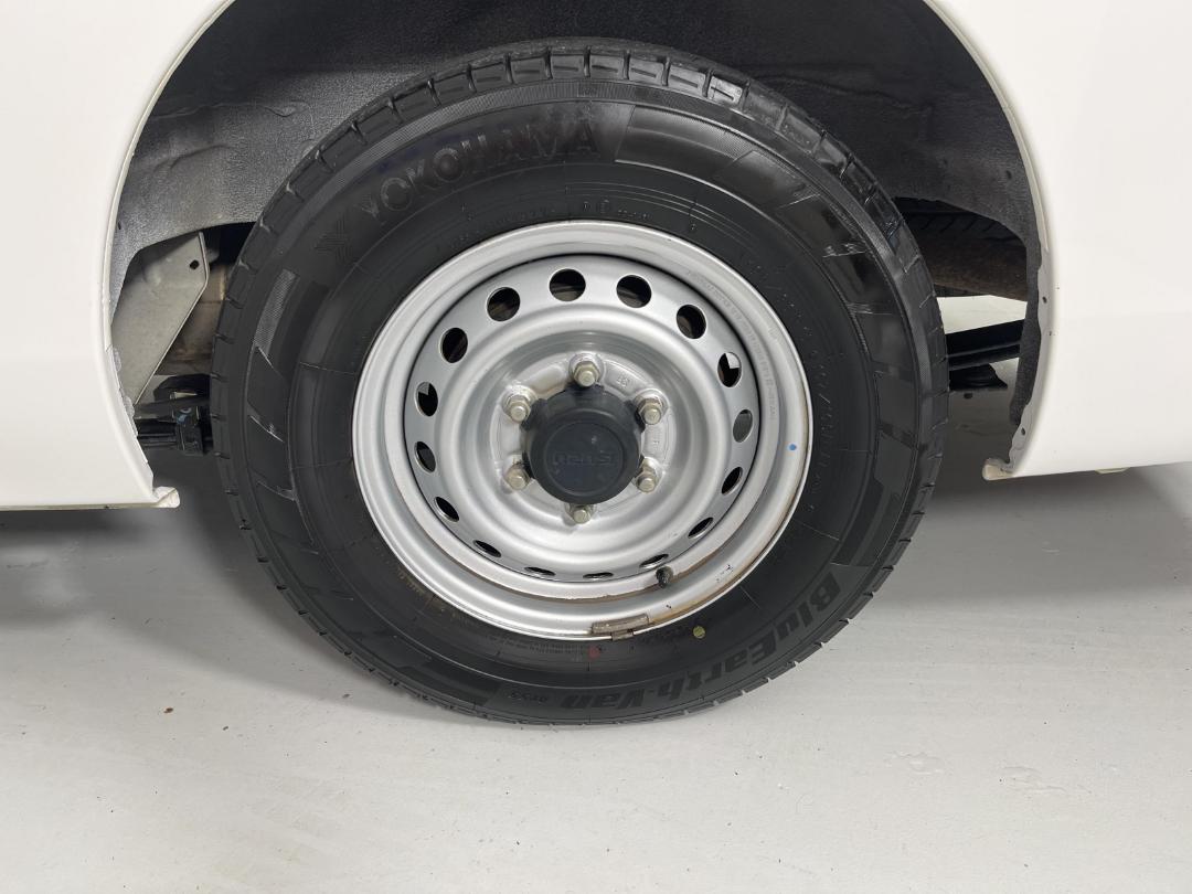 Photo '11' of Isuzu Como