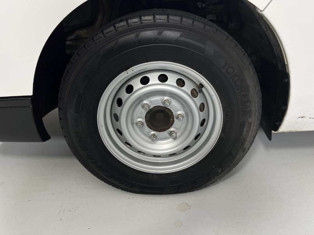 Photo '10' of Isuzu Como