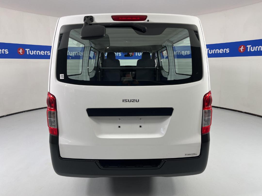 Photo '6' of Isuzu Como