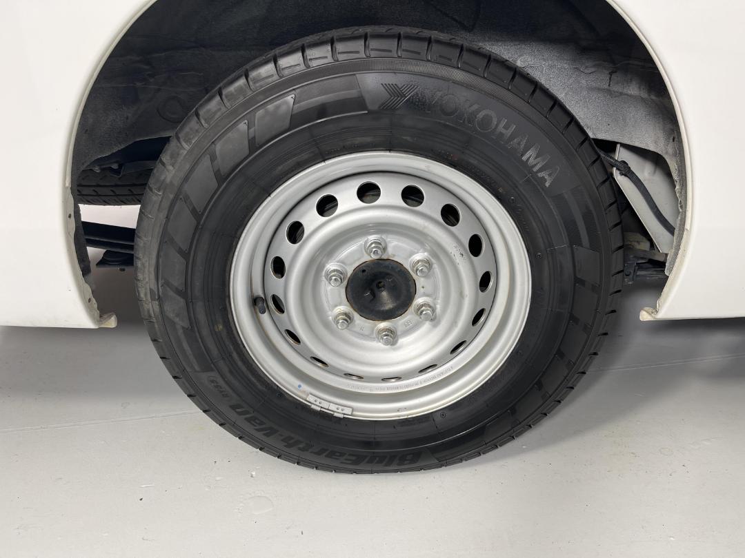 Photo '12' of Isuzu Como