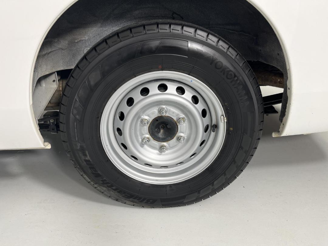 Photo '11' of Isuzu Como