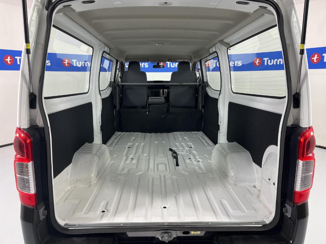 Photo '14' of Isuzu Como