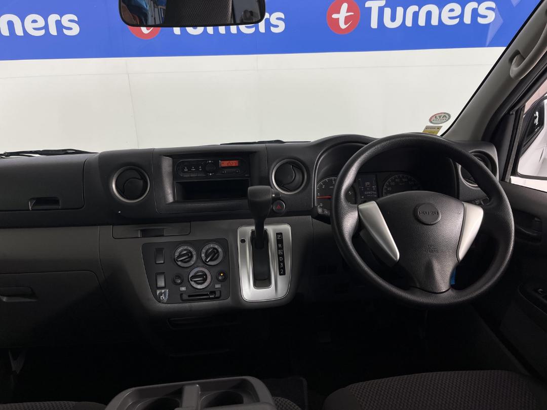 Photo '17' of Isuzu Como