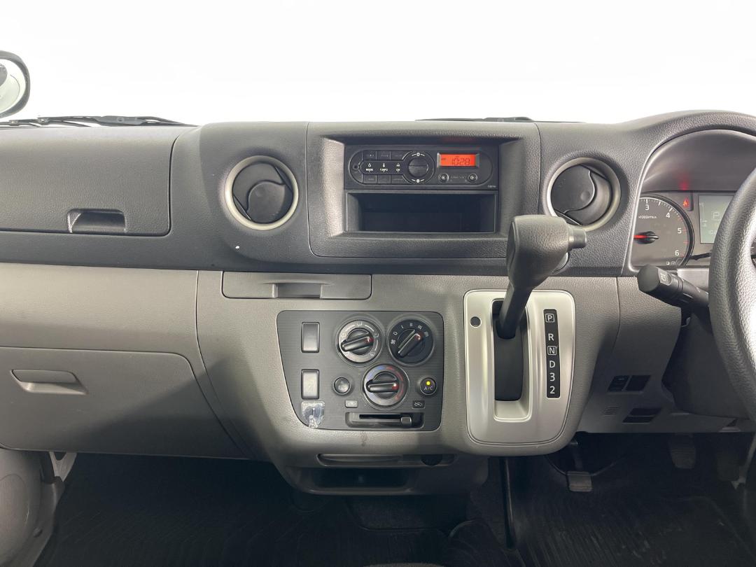 Photo '18' of Isuzu Como