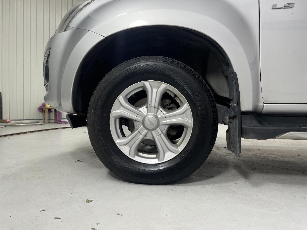 Photo '10' of Isuzu D-MAX Photo '10' of Isuzu D-MAX