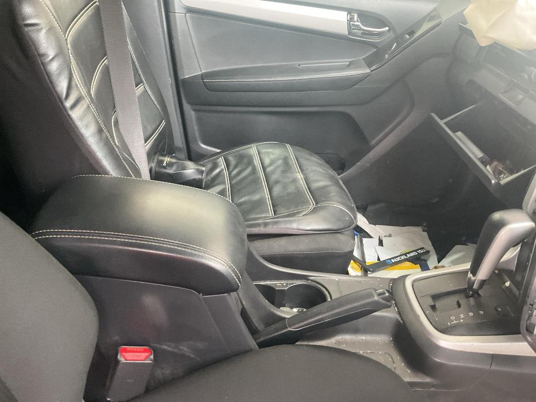 Photo '7' of Isuzu D-MAX LS DC Photo '7' of Isuzu D-MAX LS DC