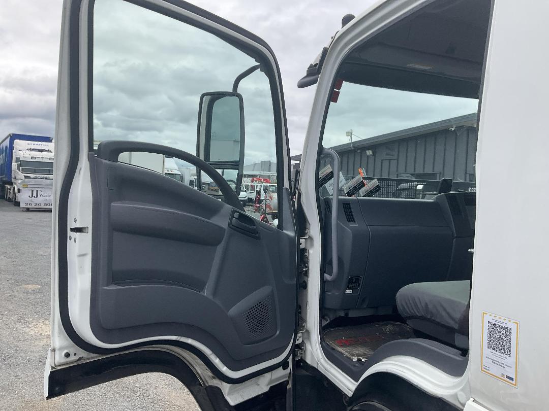 Photo '21' of Isuzu F Series FRR600 Box Body