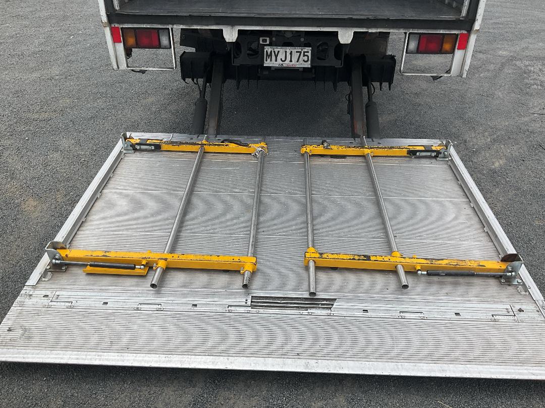 Photo '31' of Isuzu F Series FRR600 Box Body