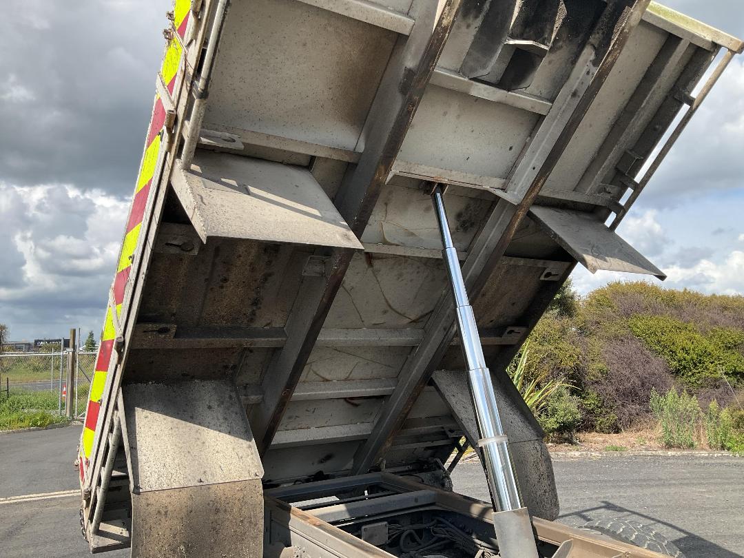 Photo '34' of Isuzu F Series FRR500 Sweeper Truck