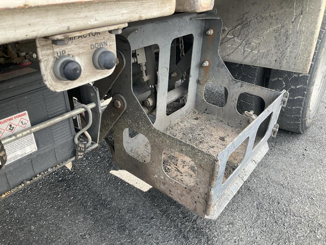 Photo '40' of Isuzu F Series FRR500 Sweeper Truck