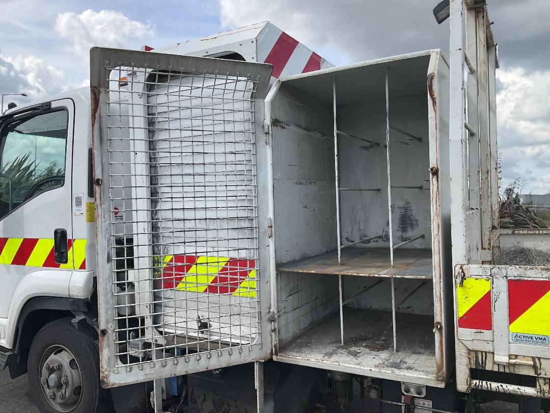 Photo '33' of Isuzu F Series FRR500 Sweeper Truck