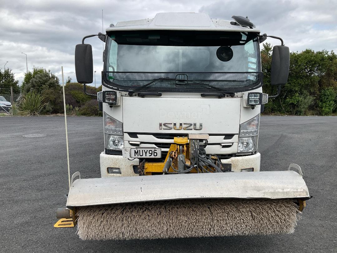 Photo '11' of Isuzu F Series FRR500 Sweeper Truck Photo '11' of Isuzu F Series FRR500 Sweeper Truck