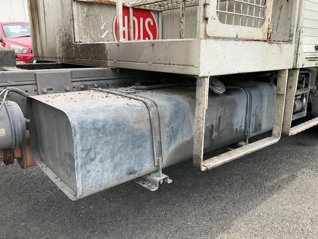 Photo '24' of Isuzu F Series FRR500 Sweeper Truck Photo '24' of Isuzu F Series FRR500 Sweeper Truck