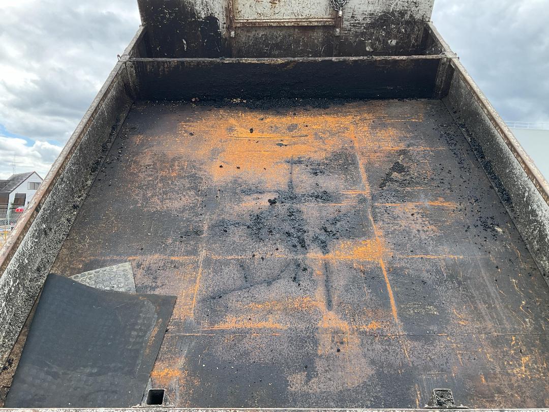 Photo '26' of Isuzu F Series FRR500 Sweeper Truck Photo '26' of Isuzu F Series FRR500 Sweeper Truck