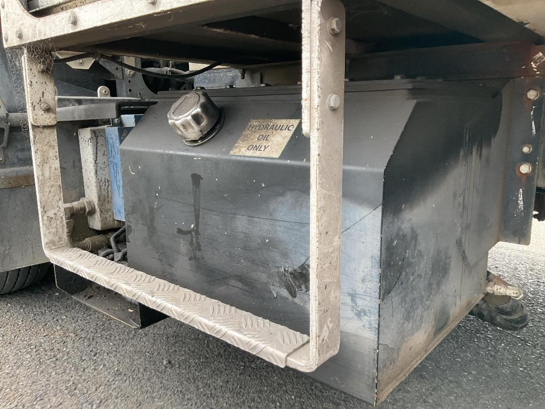 Photo '30' of Isuzu F Series FRR500 Sweeper Truck Photo '30' of Isuzu F Series FRR500 Sweeper Truck