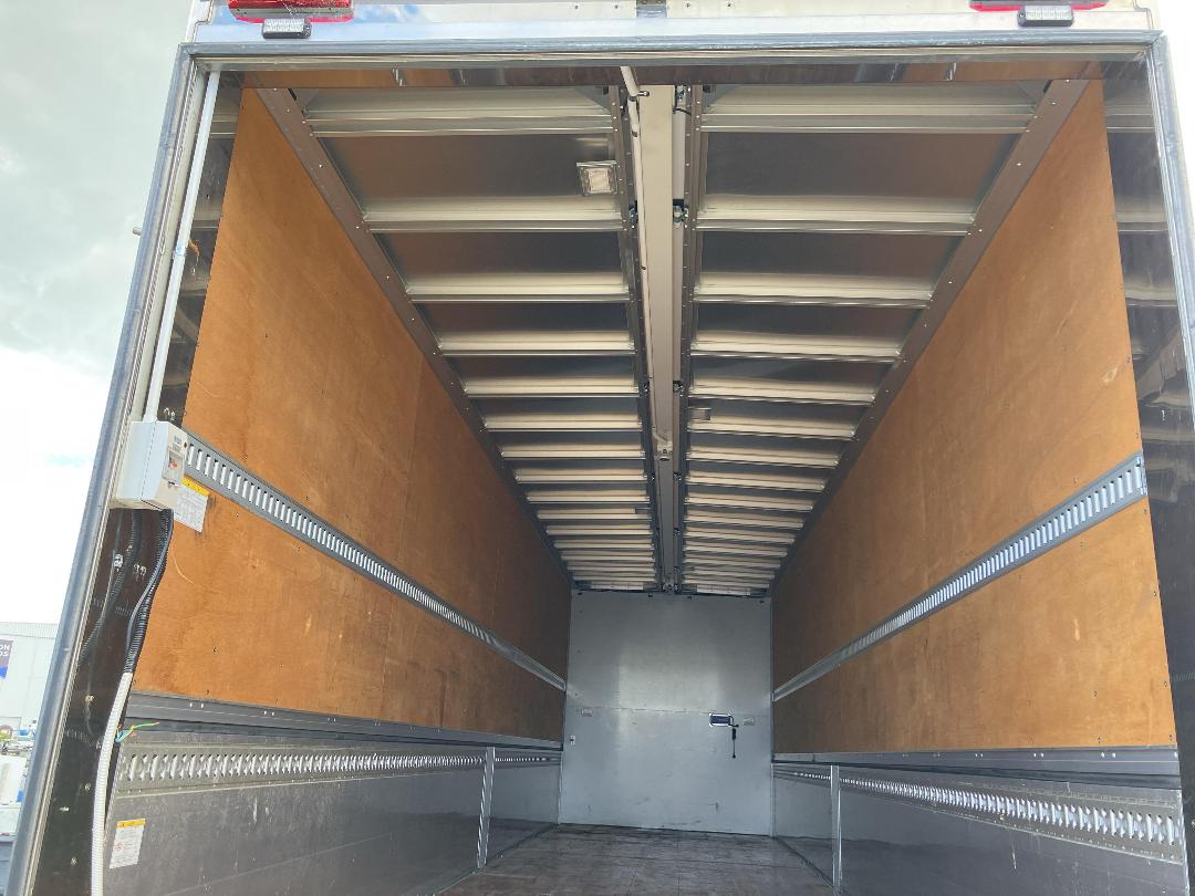 Photo '35' of Isuzu Giga Box Body Photo '35' of Isuzu Giga Box Body