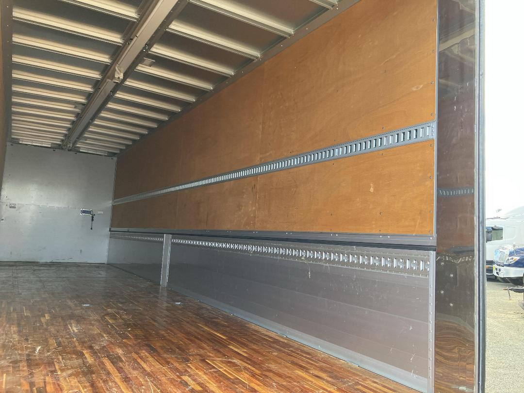 Photo '33' of Isuzu Giga Box Body Photo '33' of Isuzu Giga Box Body