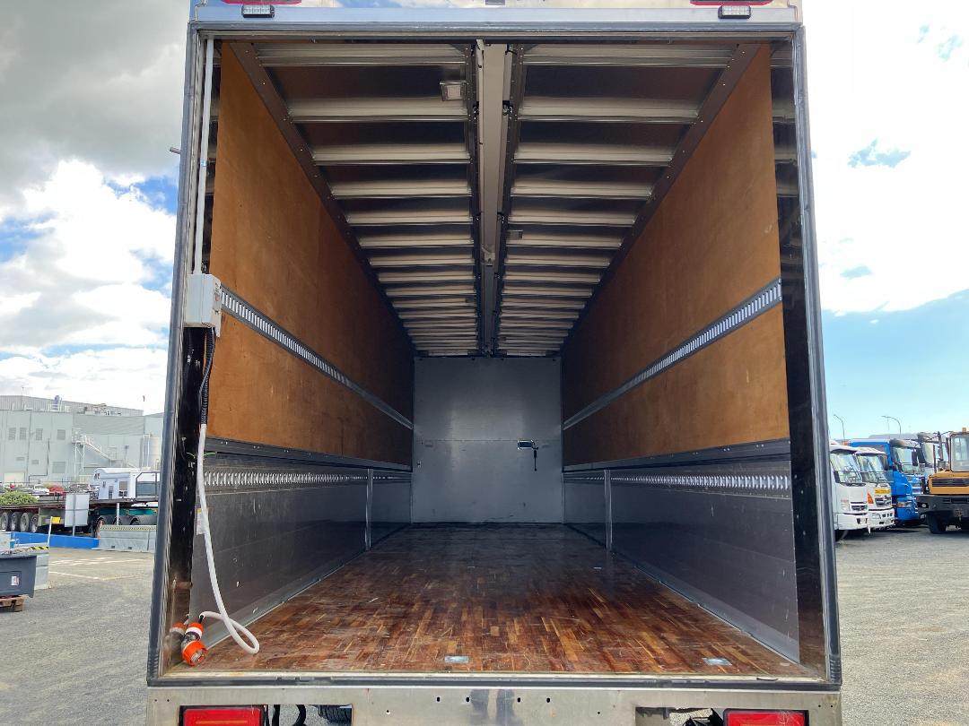 Photo '32' of Isuzu Giga Box Body Photo '32' of Isuzu Giga Box Body