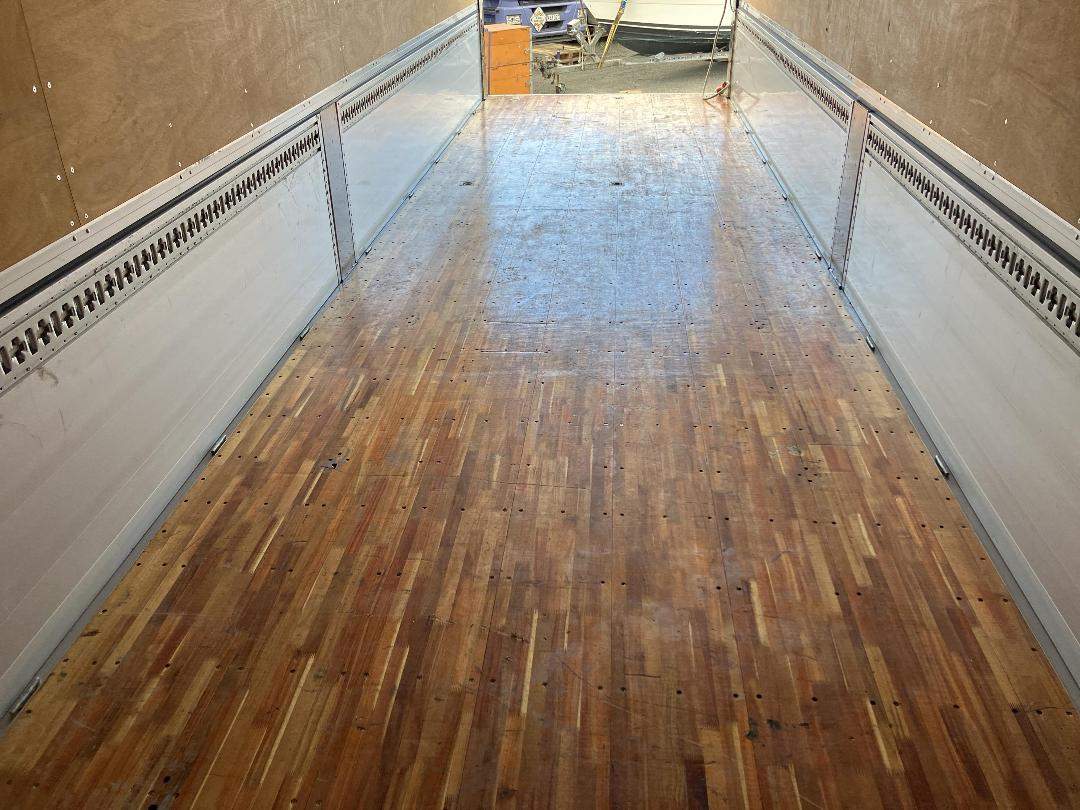 Photo '38' of Isuzu Giga Box Body Photo '38' of Isuzu Giga Box Body