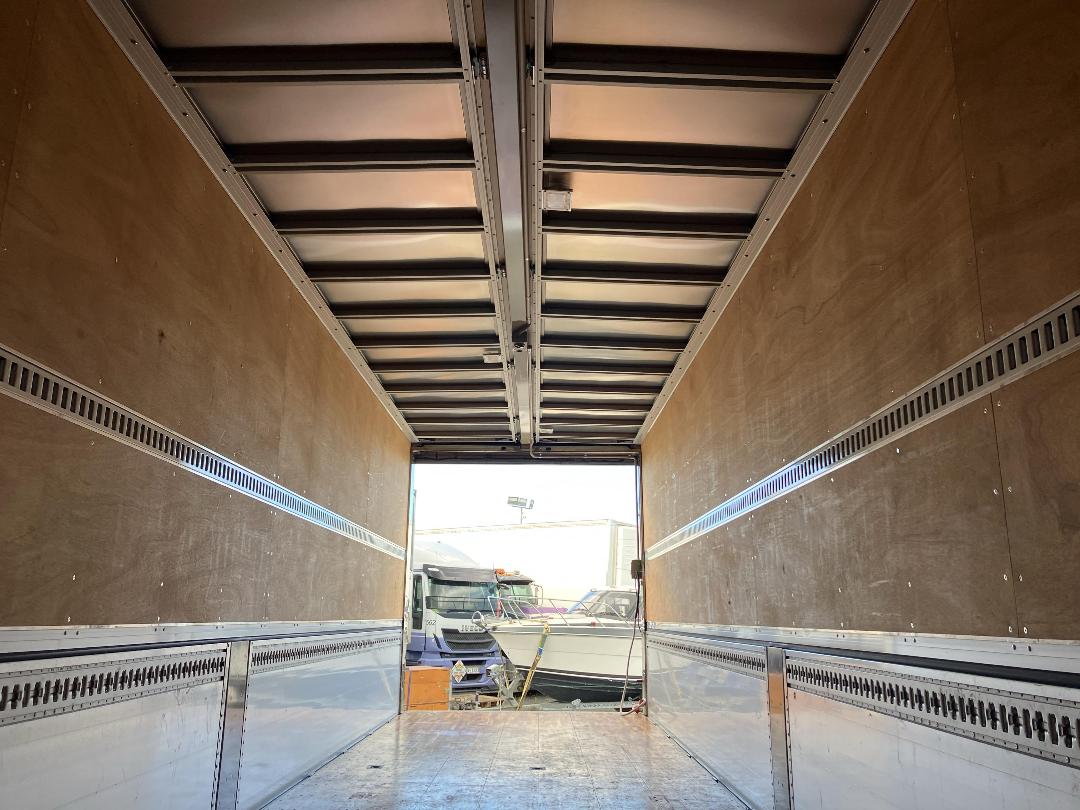 Photo '39' of Isuzu Giga Box Body Photo '39' of Isuzu Giga Box Body