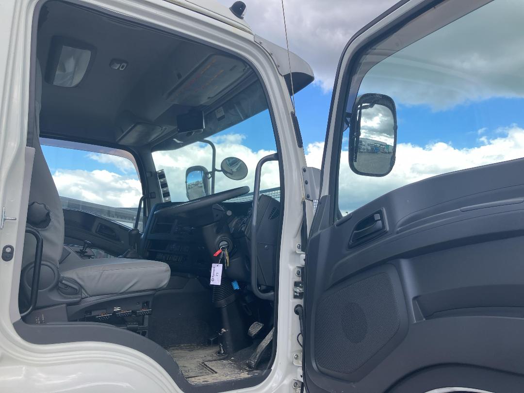 Photo '17' of Isuzu Giga Box Body Photo '17' of Isuzu Giga Box Body