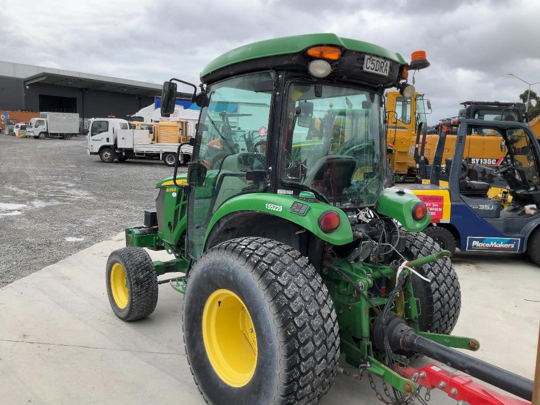 Photo '4' of John Deere 4066R Tractor Photo '4' of John Deere 4066R Tractor