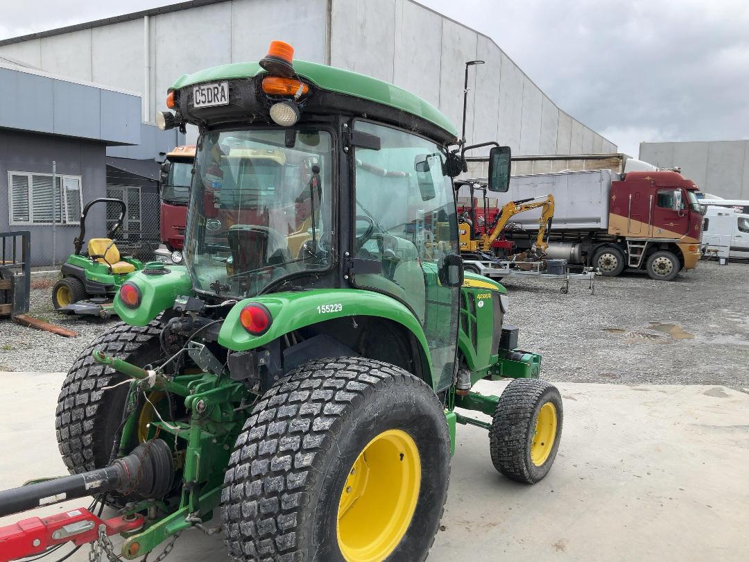 Photo '3' of John Deere 4066R Tractor Photo '3' of John Deere 4066R Tractor