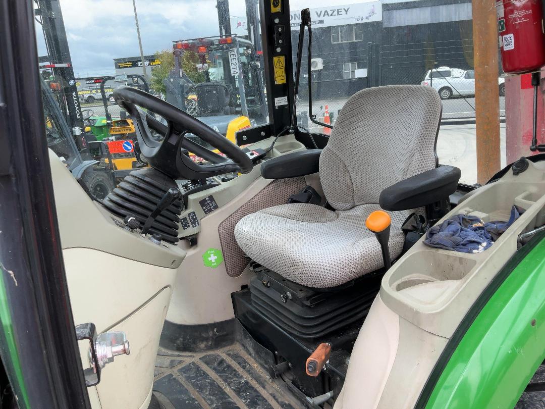 Photo '7' of John Deere 4066R Tractor Photo '7' of John Deere 4066R Tractor