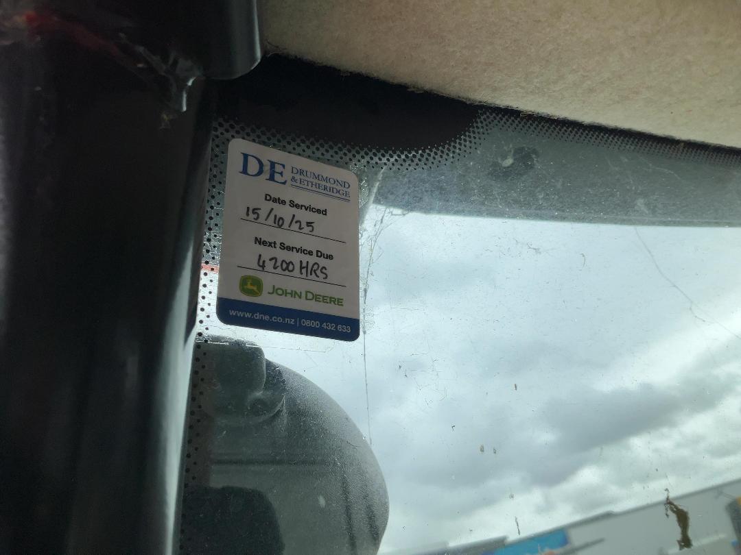 Photo '11' of John Deere 4066R Tractor Photo '11' of John Deere 4066R Tractor