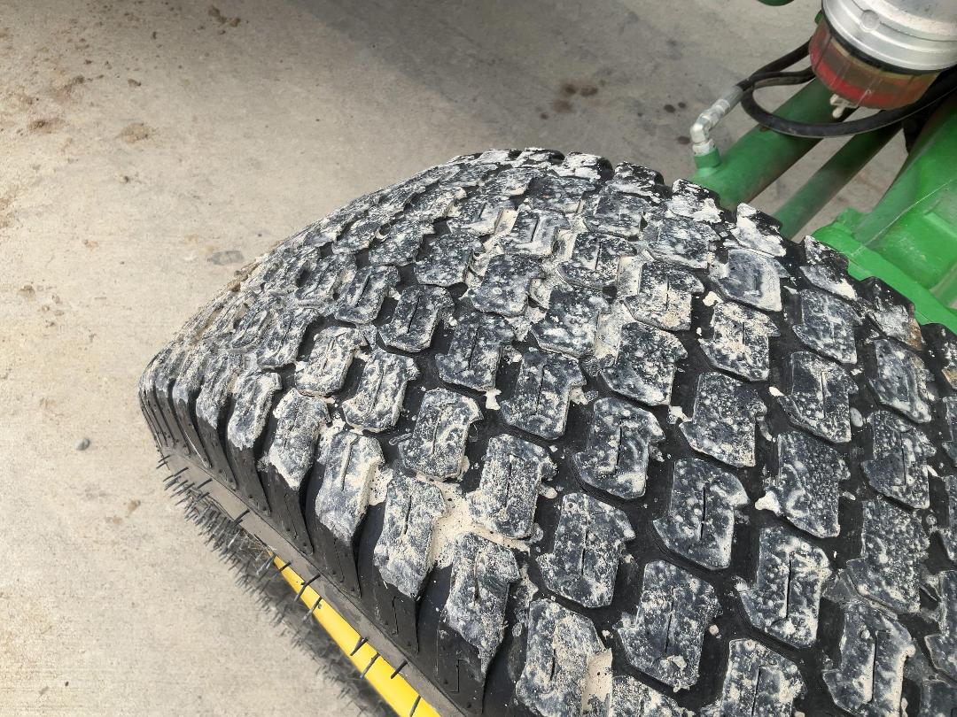 Photo '13' of John Deere 4066R Tractor Photo '13' of John Deere 4066R Tractor