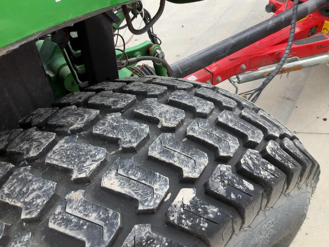 Photo '15' of John Deere 4066R Tractor Photo '15' of John Deere 4066R Tractor