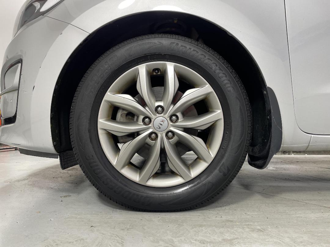 Photo '10' of KIA Carnival