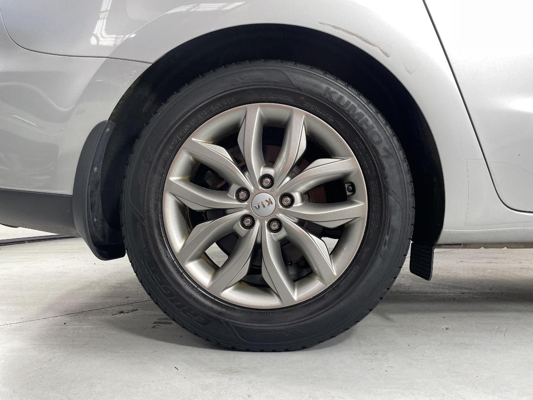 Photo '12' of KIA Carnival