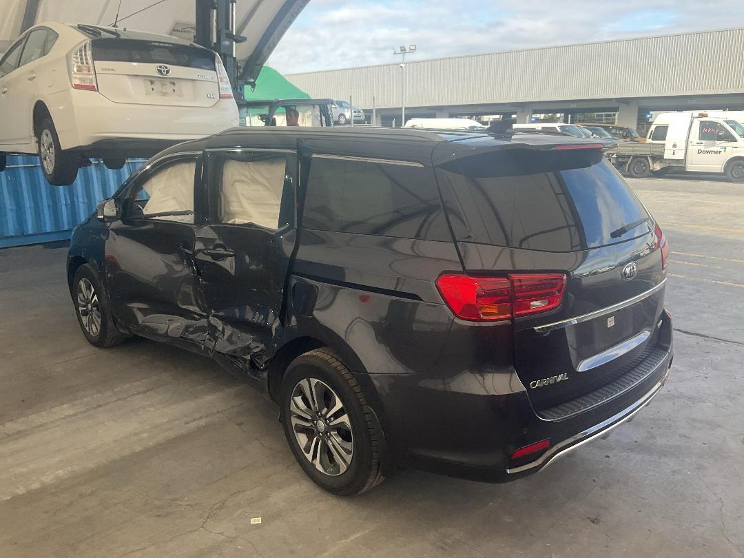 Photo '11' of KIA Carnival LTD