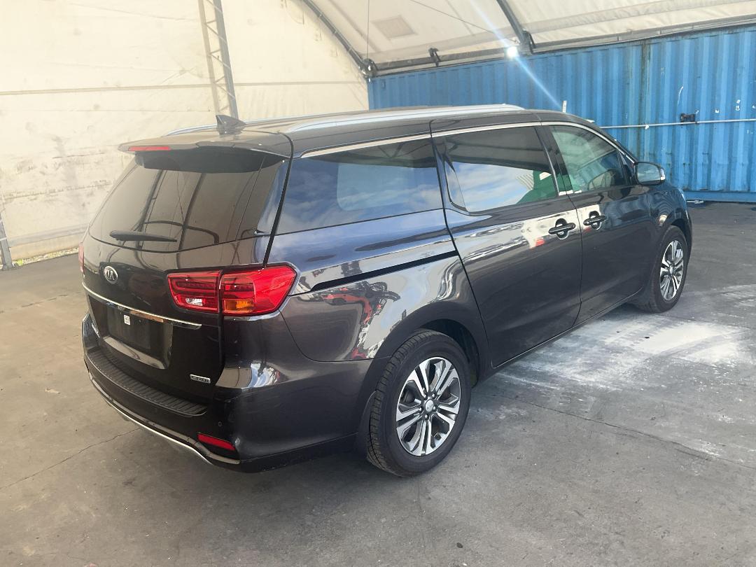 Photo '14' of KIA Carnival LTD