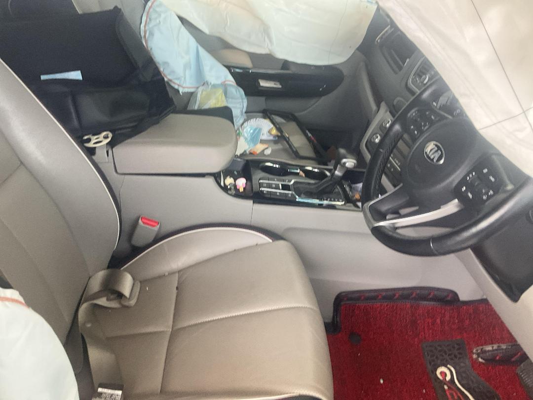 Photo '23' of KIA Carnival LTD