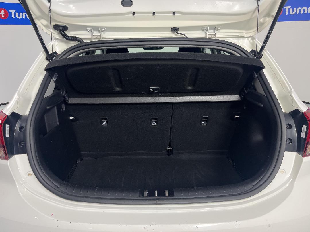 Photo '14' of KIA RIO Photo '14' of KIA RIO