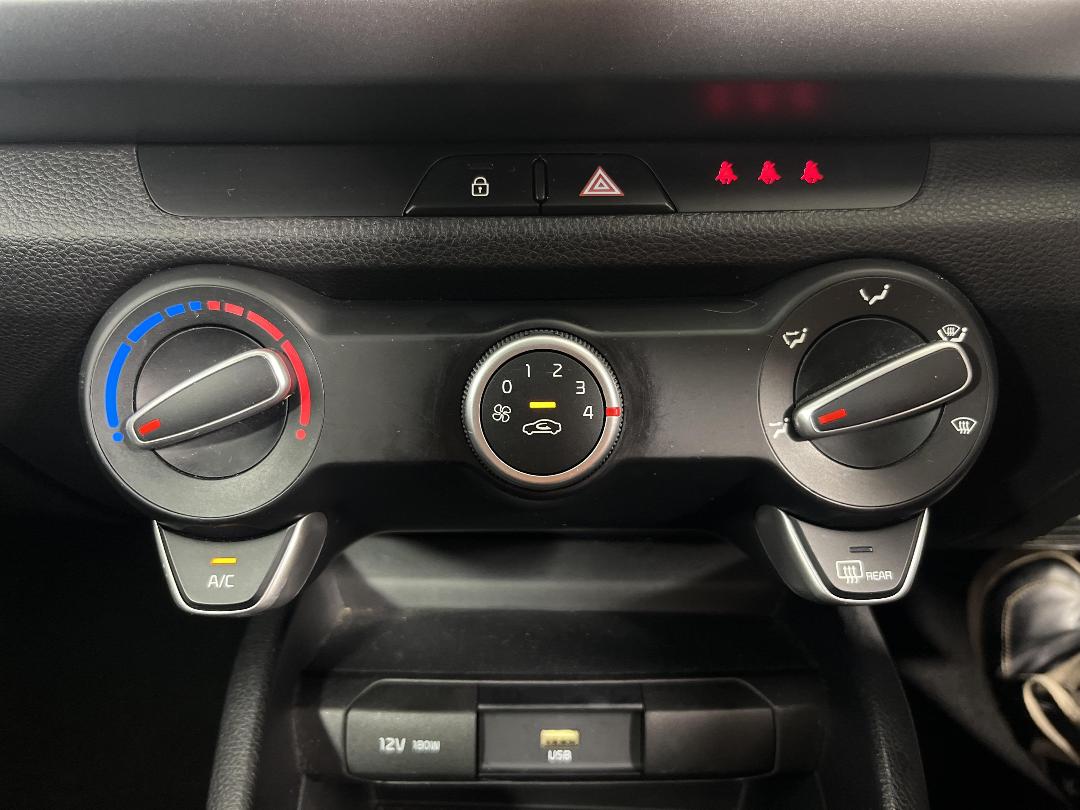 Photo '28' of KIA RIO Photo '28' of KIA RIO