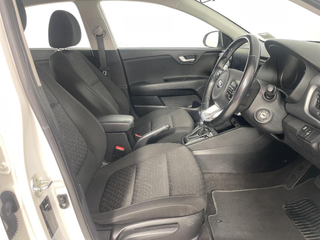 Photo '16' of KIA RIO