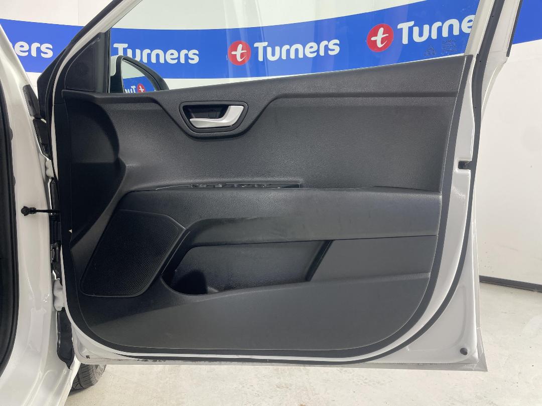 Photo '15' of KIA RIO