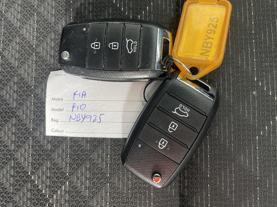 Photo '22' of KIA RIO