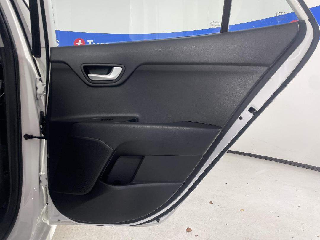 Photo '19' of KIA RIO