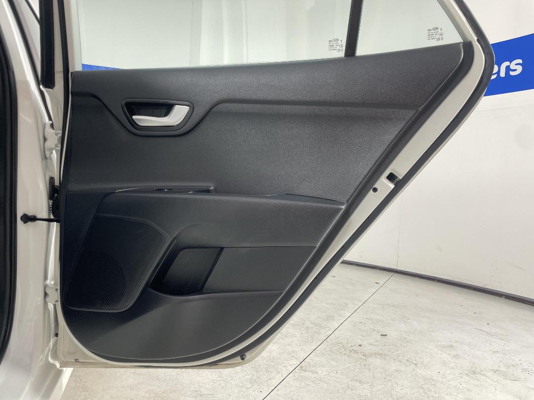 Photo '19' of KIA RIO