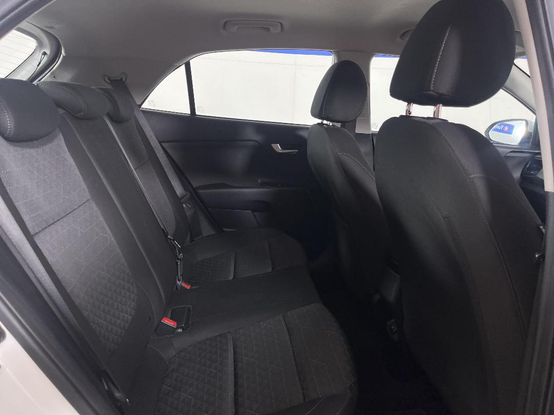 Photo '20' of KIA RIO